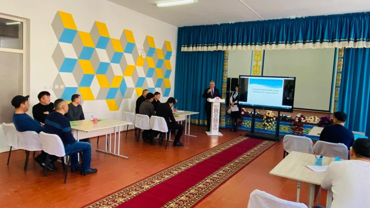 "ӘКЕҢНІҢ ТӨРІНЕ СЕНБЕ, ЕТКЕН ЕҢБЕГІНЕ СЕН"